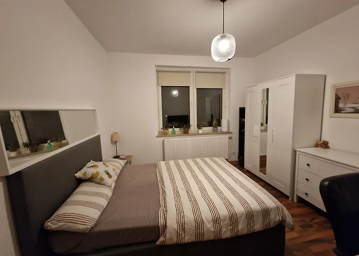 Single Room In Shared Apartment With Host